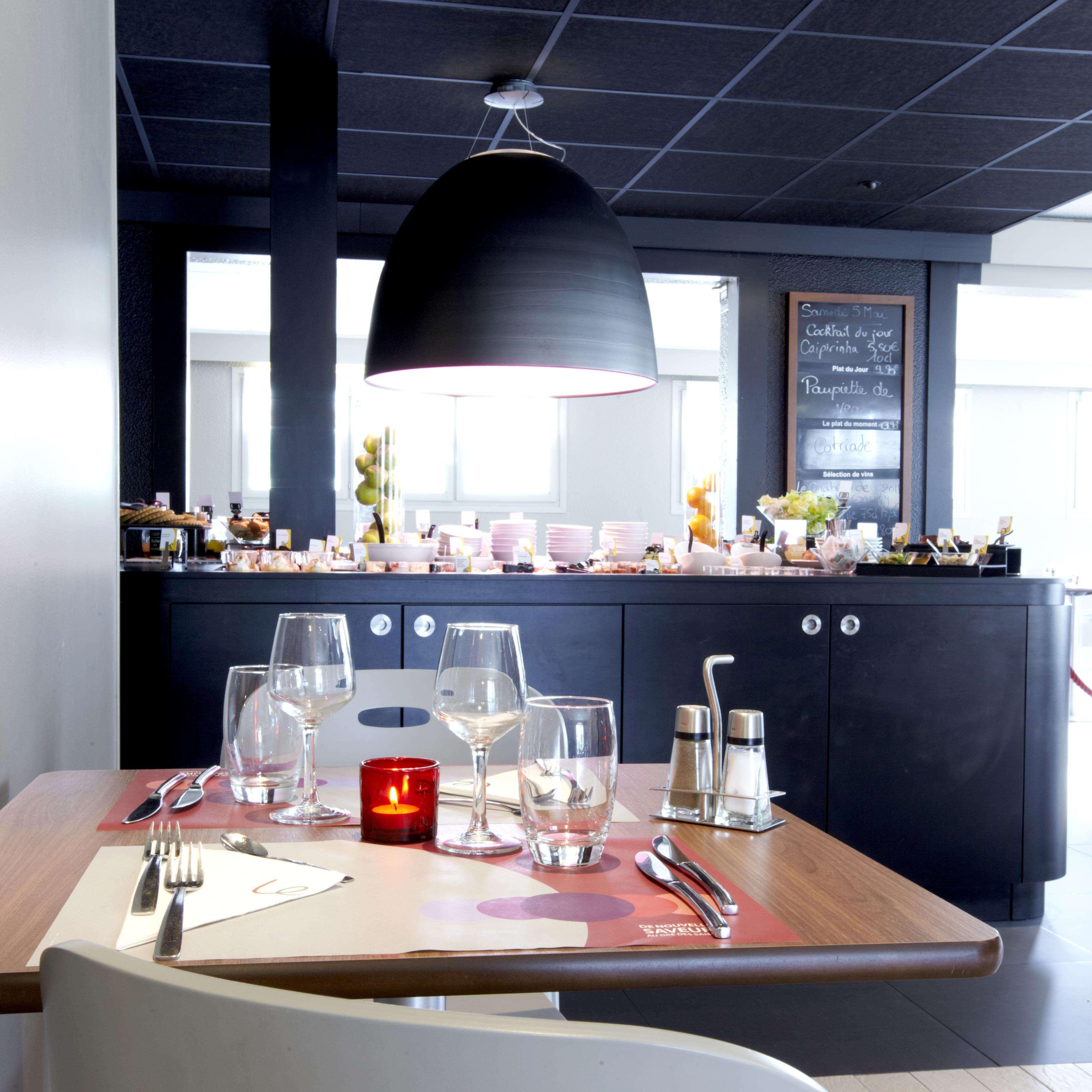 Campanile Nature - Dreux Restoran gambar